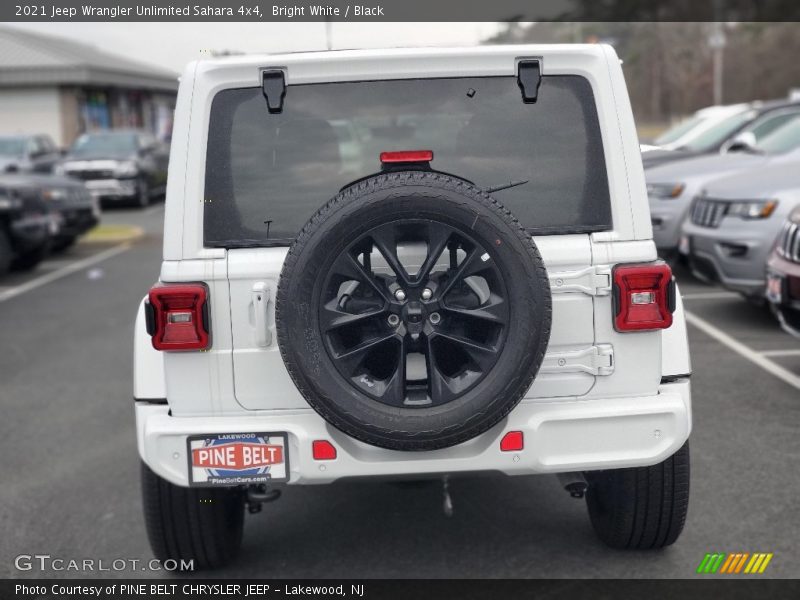 Bright White / Black 2021 Jeep Wrangler Unlimited Sahara 4x4