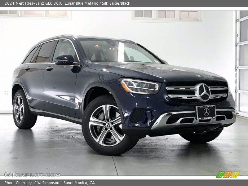 Front 3/4 View of 2021 GLC 300