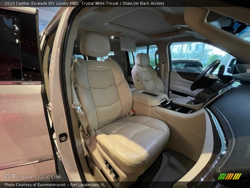 Crystal White Tricoat / Shale/Jet Black Accents 2019 Cadillac Escalade ESV Luxury 4WD