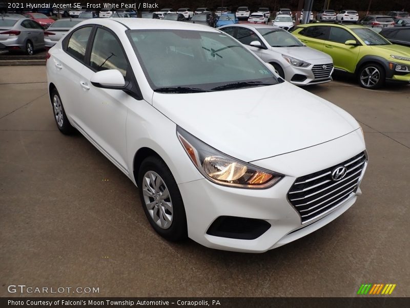 Front 3/4 View of 2021 Accent SE