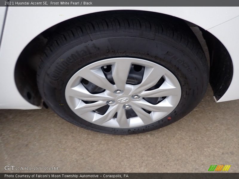 Frost White Pearl / Black 2021 Hyundai Accent SE