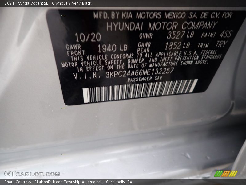 Olympus Silver / Black 2021 Hyundai Accent SE