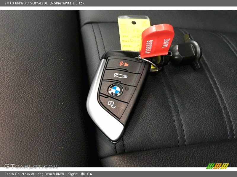 Alpine White / Black 2018 BMW X3 xDrive30i