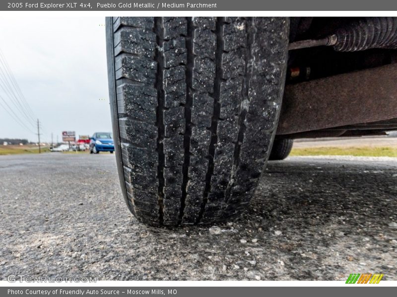 Pueblo Gold Metallic / Medium Parchment 2005 Ford Explorer XLT 4x4