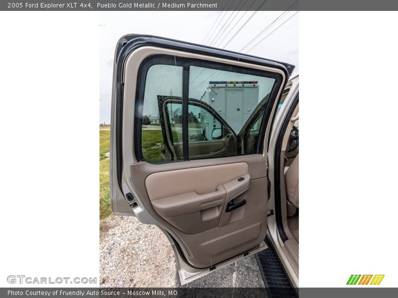 Pueblo Gold Metallic / Medium Parchment 2005 Ford Explorer XLT 4x4