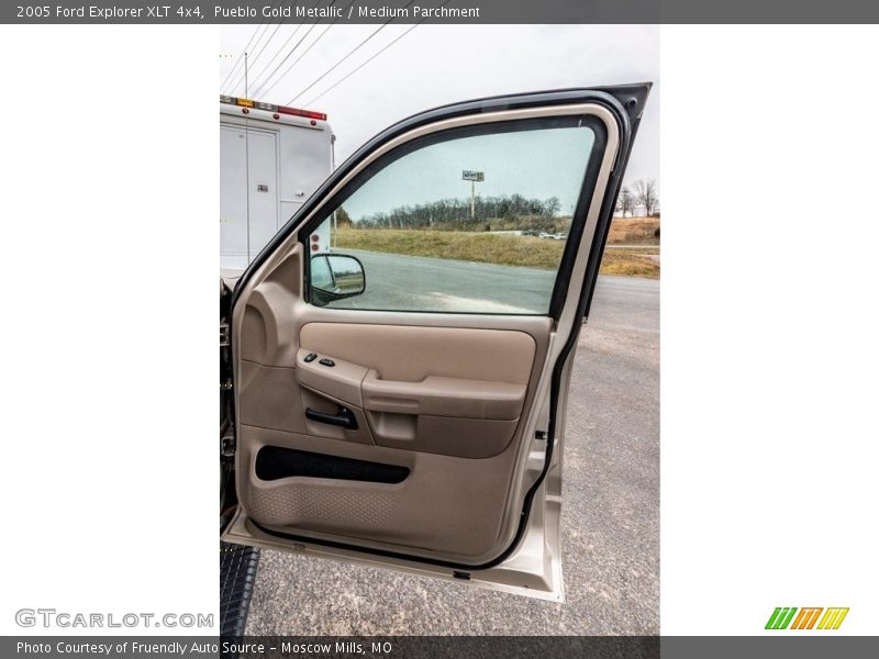 Pueblo Gold Metallic / Medium Parchment 2005 Ford Explorer XLT 4x4