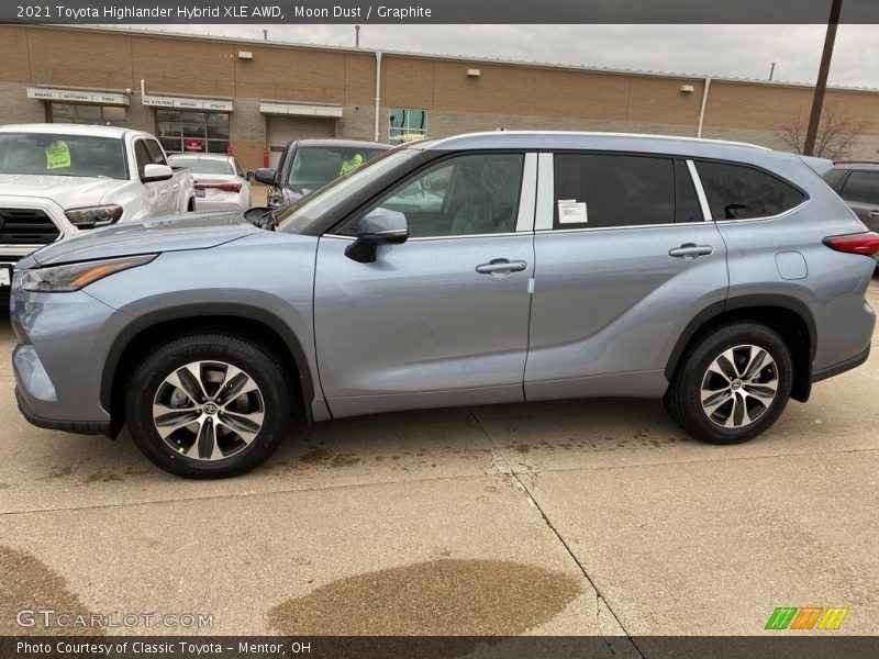 Moon Dust / Graphite 2021 Toyota Highlander Hybrid XLE AWD