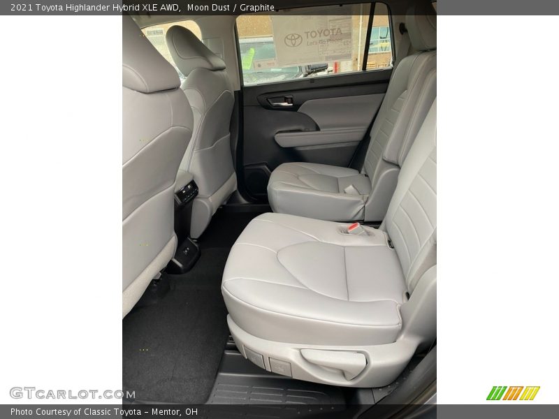 Moon Dust / Graphite 2021 Toyota Highlander Hybrid XLE AWD