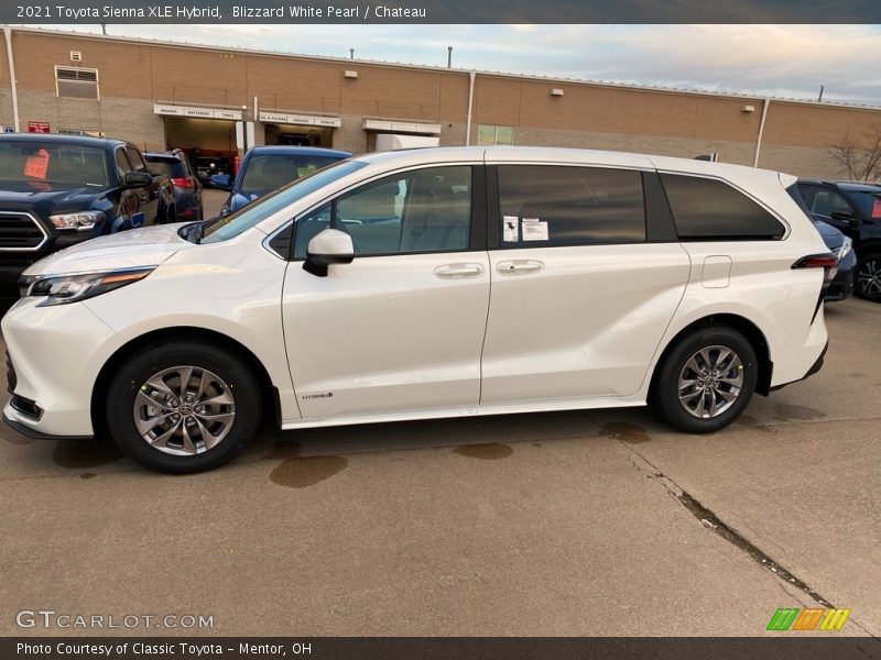 Blizzard White Pearl / Chateau 2021 Toyota Sienna XLE Hybrid