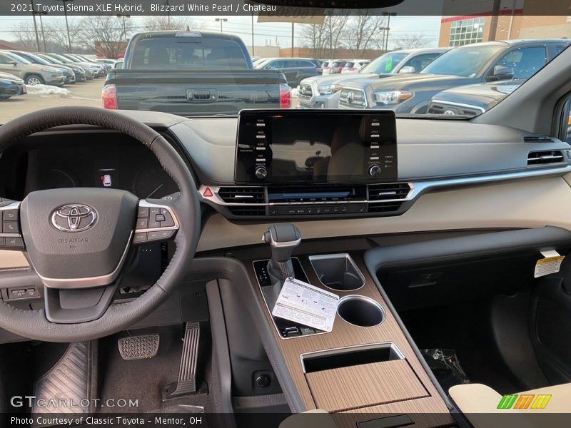 Blizzard White Pearl / Chateau 2021 Toyota Sienna XLE Hybrid