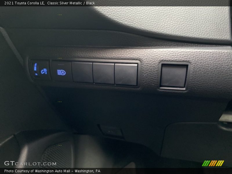 Classic Silver Metallic / Black 2021 Toyota Corolla LE