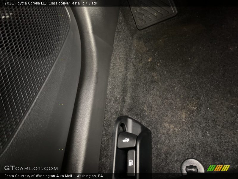 Classic Silver Metallic / Black 2021 Toyota Corolla LE