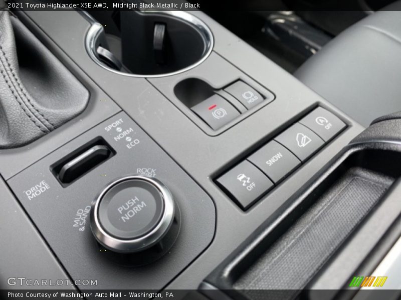 Midnight Black Metallic / Black 2021 Toyota Highlander XSE AWD