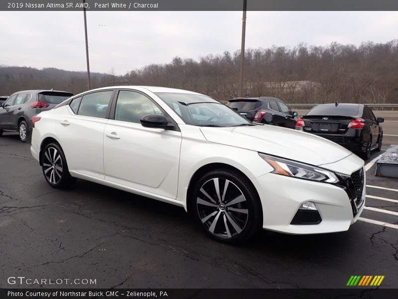 Front 3/4 View of 2019 Altima SR AWD
