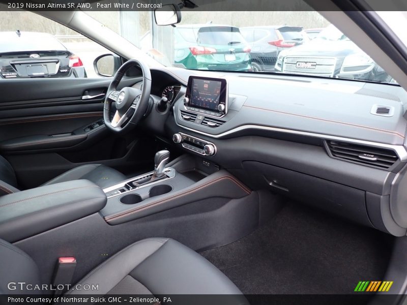 Front Seat of 2019 Altima SR AWD