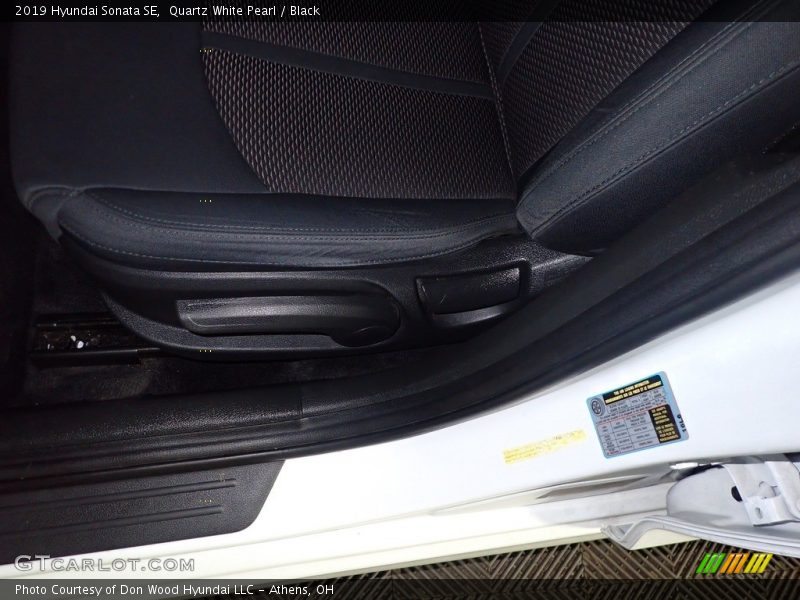 Quartz White Pearl / Black 2019 Hyundai Sonata SE