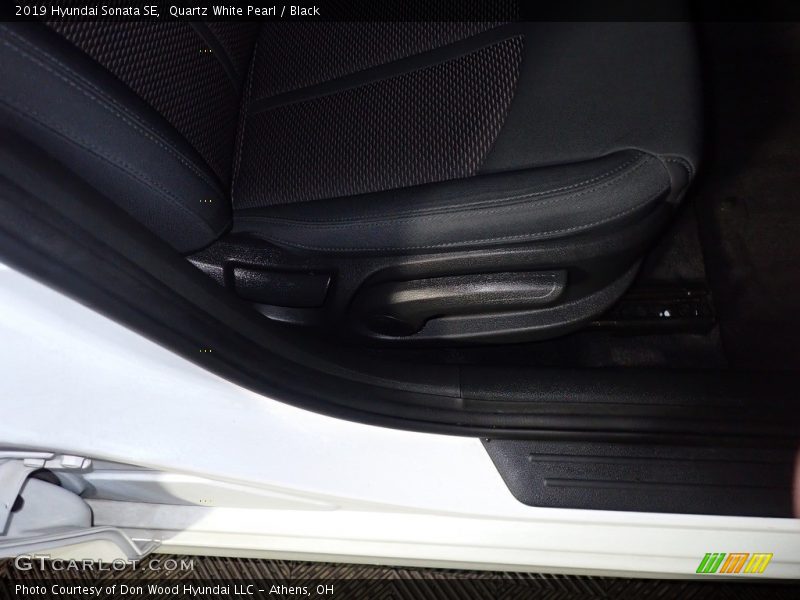 Quartz White Pearl / Black 2019 Hyundai Sonata SE