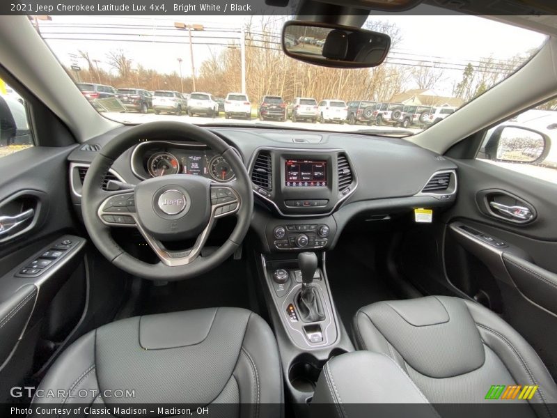 Bright White / Black 2021 Jeep Cherokee Latitude Lux 4x4