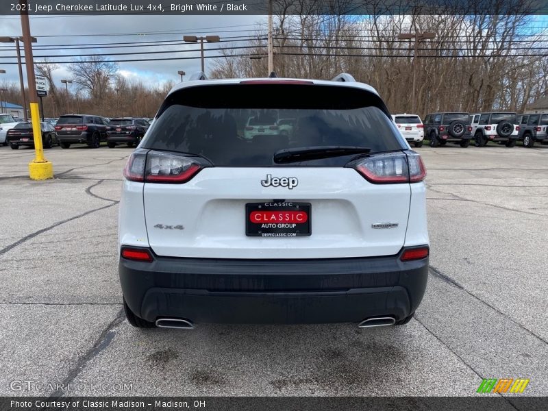 Bright White / Black 2021 Jeep Cherokee Latitude Lux 4x4