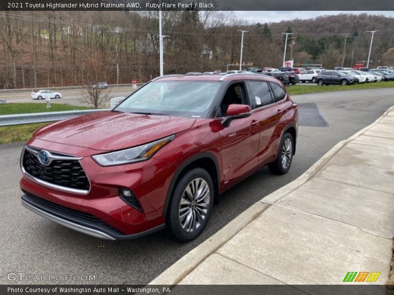 Front 3/4 View of 2021 Highlander Hybrid Platinum AWD