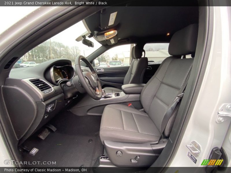 Front Seat of 2021 Grand Cherokee Laredo 4x4