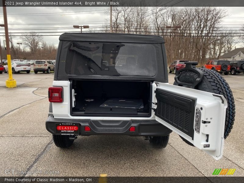 Bright White / Black 2021 Jeep Wrangler Unlimited Islander 4x4