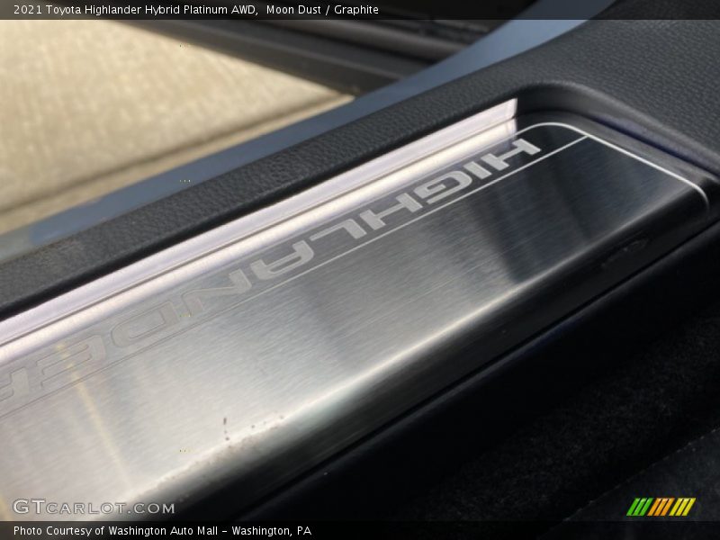 Moon Dust / Graphite 2021 Toyota Highlander Hybrid Platinum AWD