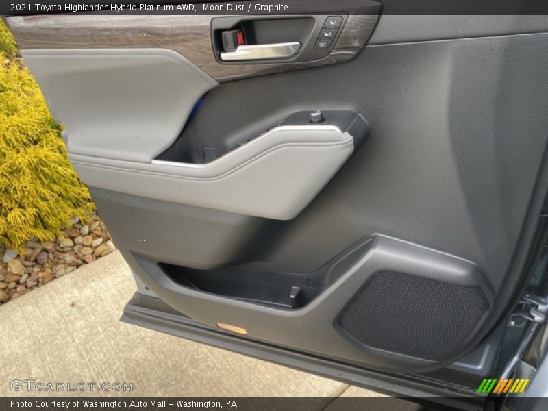 Moon Dust / Graphite 2021 Toyota Highlander Hybrid Platinum AWD