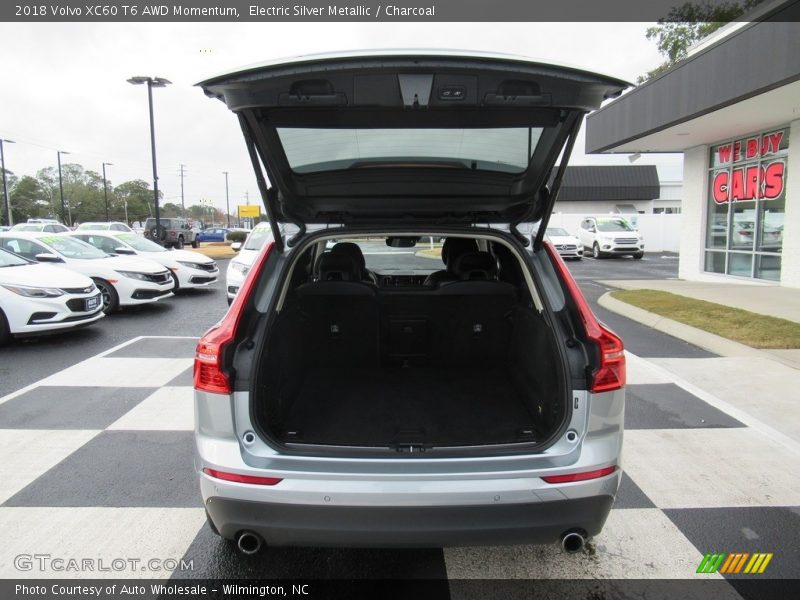 Electric Silver Metallic / Charcoal 2018 Volvo XC60 T6 AWD Momentum