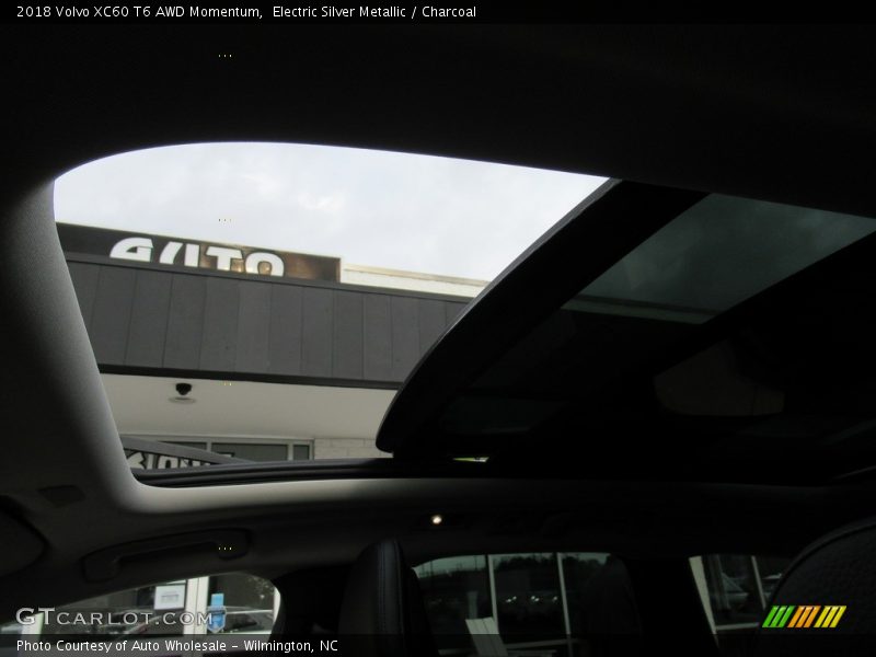Electric Silver Metallic / Charcoal 2018 Volvo XC60 T6 AWD Momentum