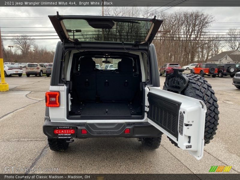 Bright White / Black 2021 Jeep Wrangler Unlimited Willys 4x4