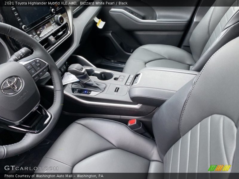 Blizzard White Pearl / Black 2021 Toyota Highlander Hybrid XLE AWD