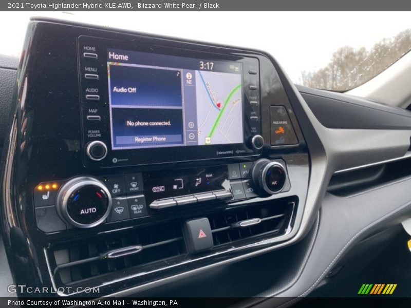 Blizzard White Pearl / Black 2021 Toyota Highlander Hybrid XLE AWD