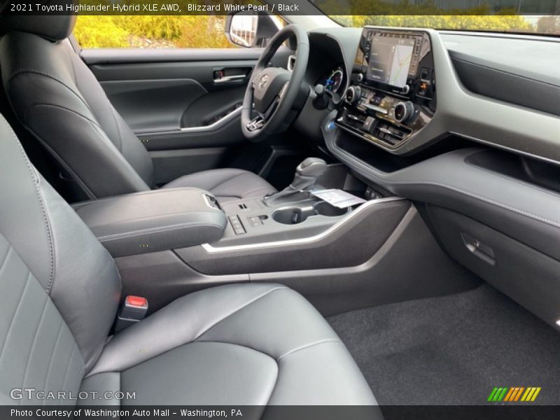 Blizzard White Pearl / Black 2021 Toyota Highlander Hybrid XLE AWD