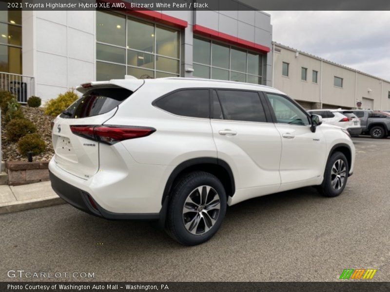 Blizzard White Pearl / Black 2021 Toyota Highlander Hybrid XLE AWD