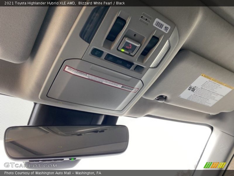Blizzard White Pearl / Black 2021 Toyota Highlander Hybrid XLE AWD