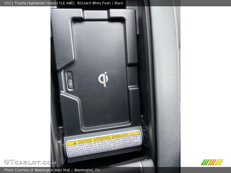 Blizzard White Pearl / Black 2021 Toyota Highlander Hybrid XLE AWD