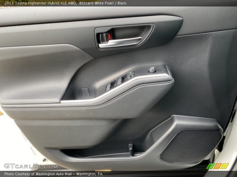 Blizzard White Pearl / Black 2021 Toyota Highlander Hybrid XLE AWD