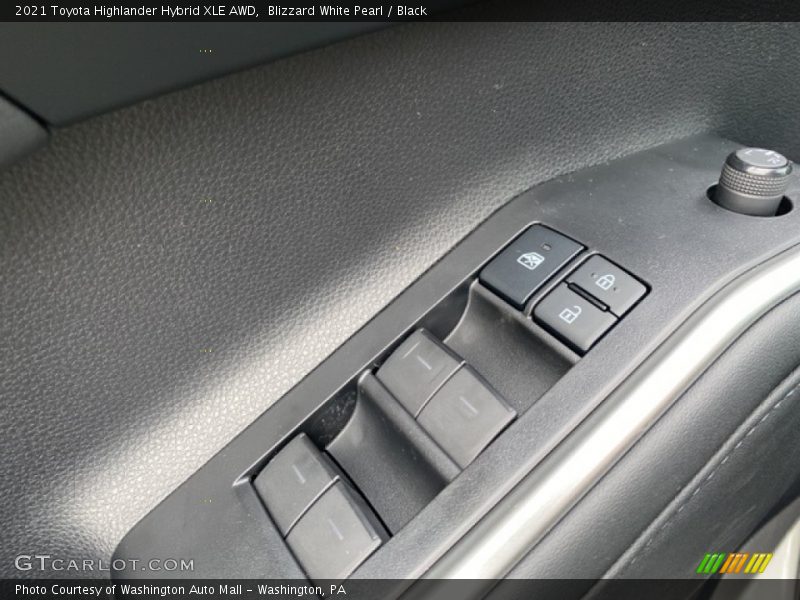 Blizzard White Pearl / Black 2021 Toyota Highlander Hybrid XLE AWD