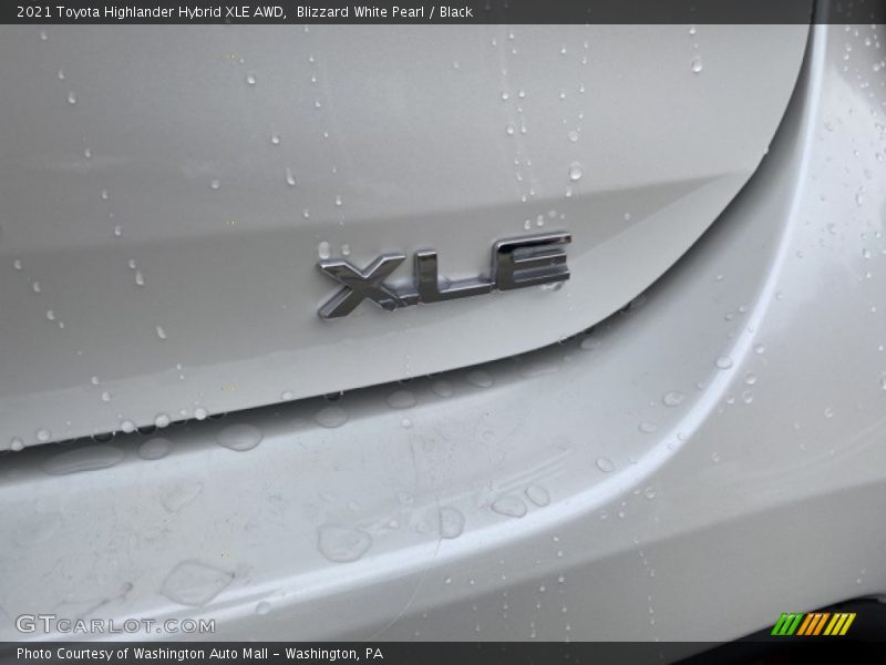 Blizzard White Pearl / Black 2021 Toyota Highlander Hybrid XLE AWD