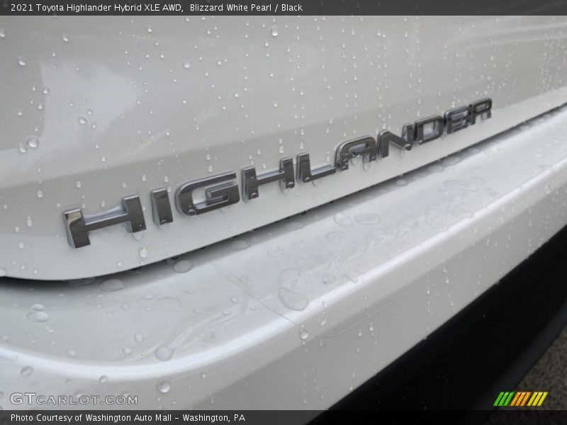Blizzard White Pearl / Black 2021 Toyota Highlander Hybrid XLE AWD