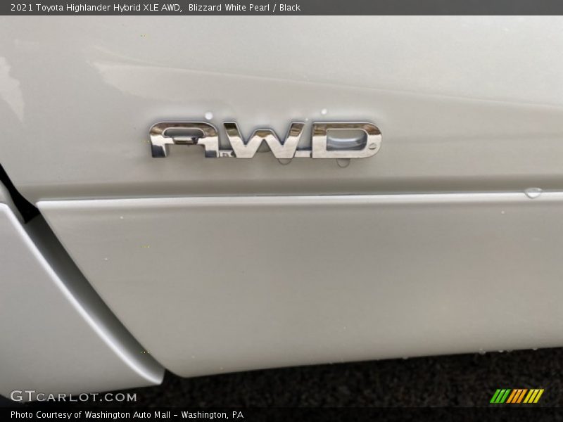 Blizzard White Pearl / Black 2021 Toyota Highlander Hybrid XLE AWD
