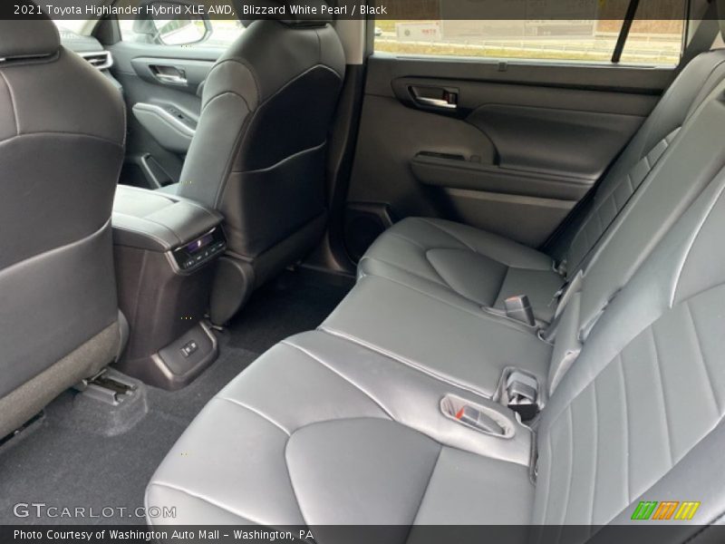 Blizzard White Pearl / Black 2021 Toyota Highlander Hybrid XLE AWD