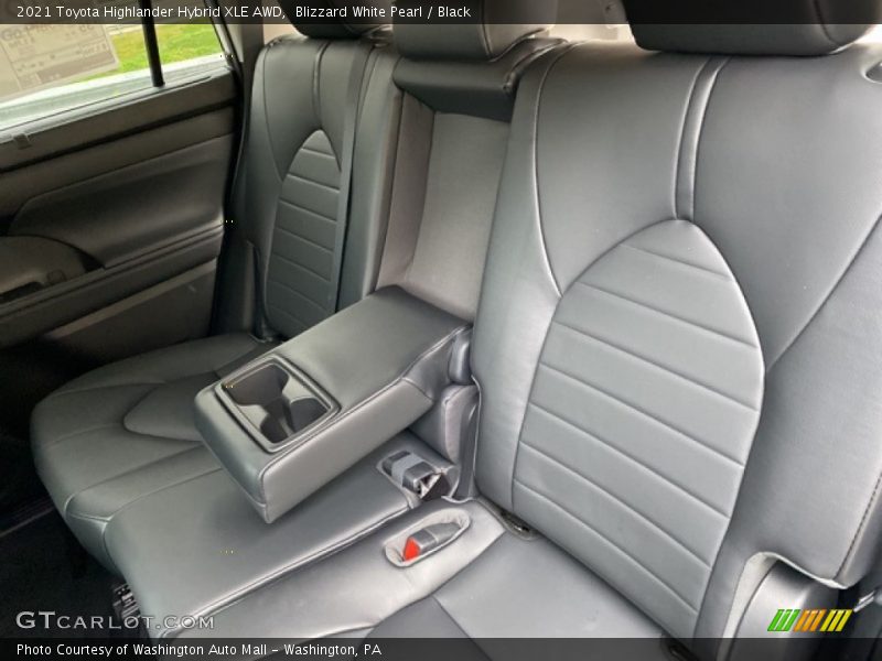 Blizzard White Pearl / Black 2021 Toyota Highlander Hybrid XLE AWD