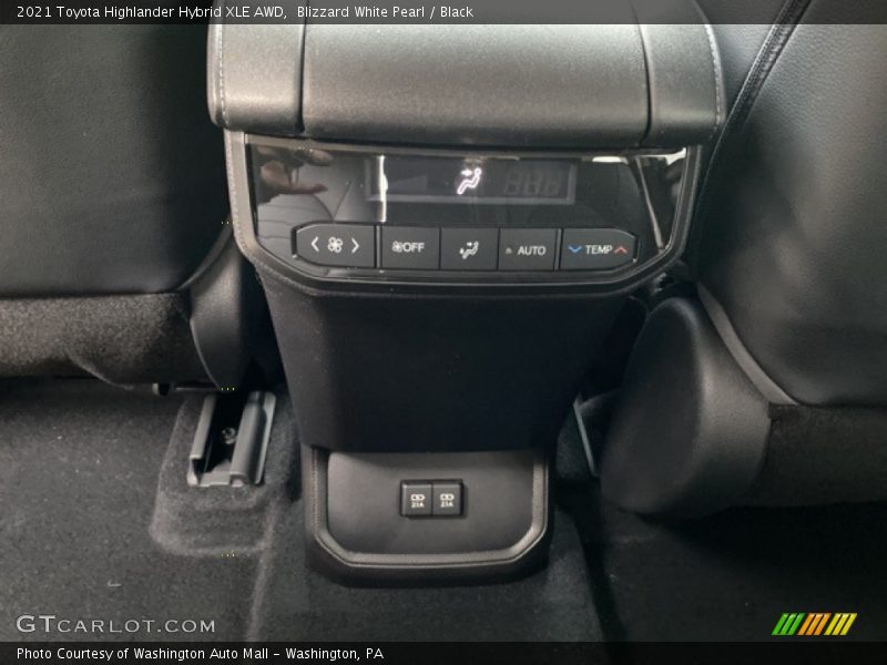 Blizzard White Pearl / Black 2021 Toyota Highlander Hybrid XLE AWD