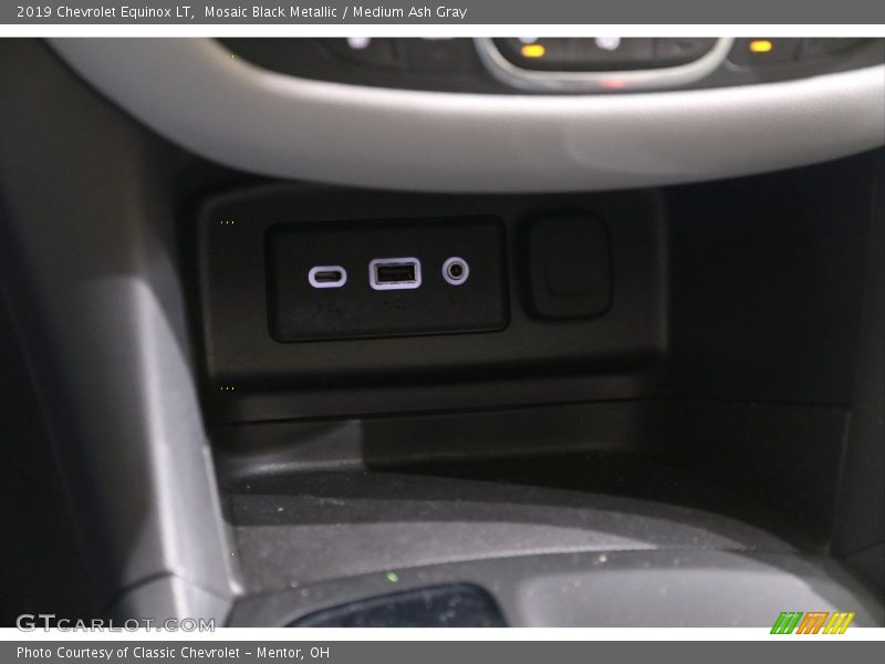 Mosaic Black Metallic / Medium Ash Gray 2019 Chevrolet Equinox LT