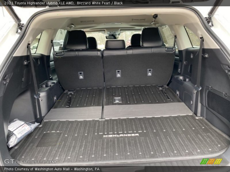 Blizzard White Pearl / Black 2021 Toyota Highlander Hybrid XLE AWD