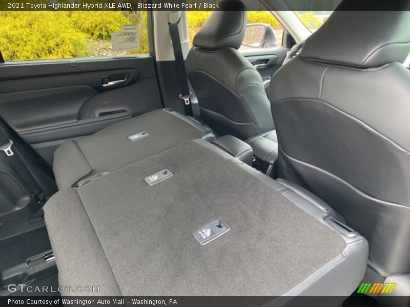 Blizzard White Pearl / Black 2021 Toyota Highlander Hybrid XLE AWD