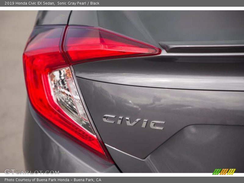 Sonic Gray Pearl / Black 2019 Honda Civic EX Sedan