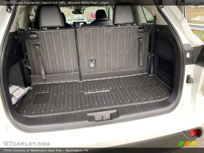 Blizzard White Pearl / Black 2021 Toyota Highlander Hybrid XLE AWD